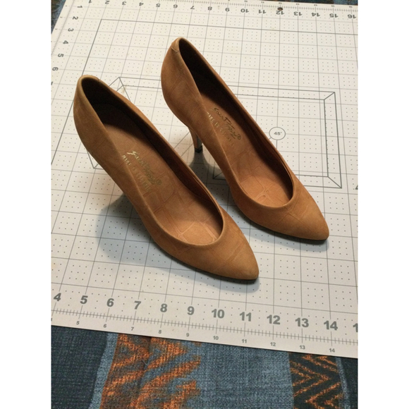 Women's Stuart Weitzman Heels Size 5B Brown - Picture 1 of 6